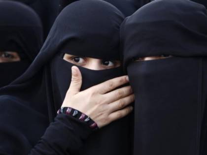 La Baviera contro la Merkel: "Assurdo importare la poligamia nel nostro Paese"