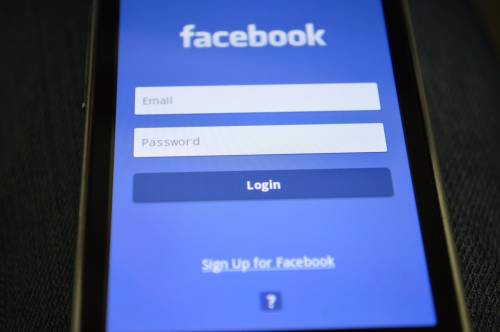 Facebook, ecco come sapere se il tuo account è stato usato da Cambridge Analytica