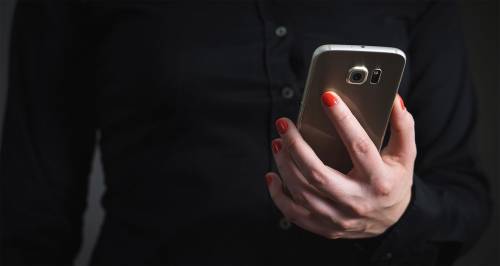 Selfiete: la mania dei millenials