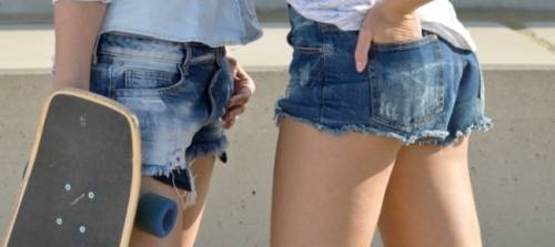 Bari, la crociata del preside contro le minigonne a scuola