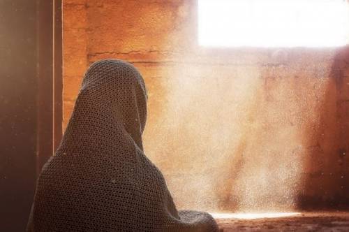 Quel ballo davanti alla moschea che fa scattare la chiusura