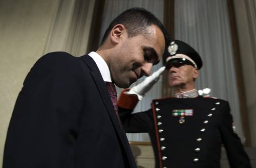 L'ultimatum di Di Maio: "O governo Conte o voto". E poi incontra Mattarella