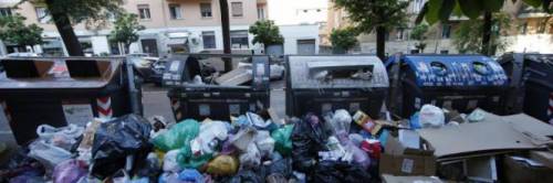 Getta sacchetti in strada: per la Cassazione è reato di imbrattamento