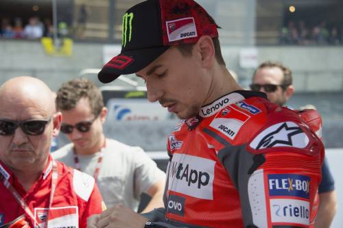 Jorge Lorenzo-Honda. E Iannone-Aprilia?