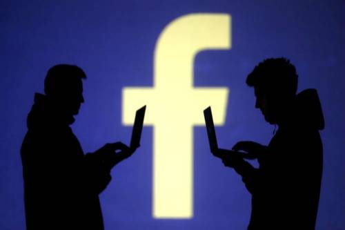 Dalle Storie al Revenge Porn: è polemica tra Snapchat e Facebook