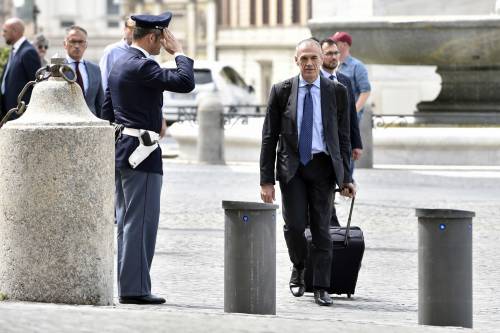 Cottarelli si congeda tra gli applausi nella strana giornata con tre presidenti