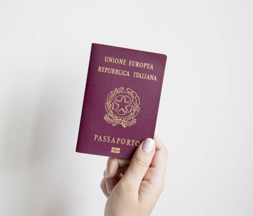 Passaporto in mezz'ora e a portata di "clic". "Saranno 700 al giorno"