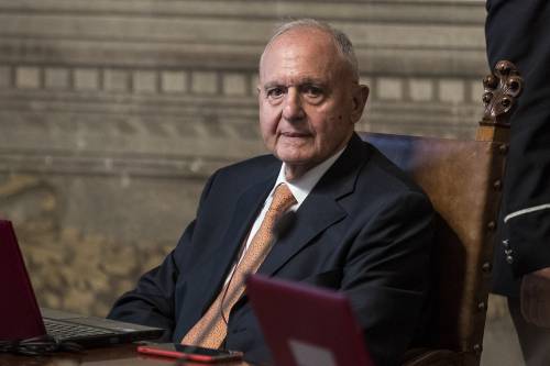 Savona e il caso dei libri acquistati con i soldi del ministero