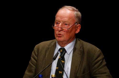 Il leader Afd: "Il nazismo? Una cacca di uccello"
