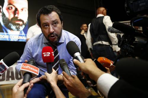 E Salvini zittisce Toscani: "Ti compatisco"