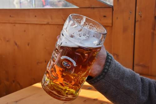 Chi non beve alcol si assenta di più dal lavoro