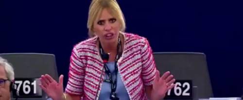 La Mussolini all'Europarlamento: "Sciacquatevi la bocca quando parlate dell'Italia"