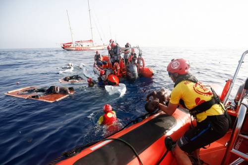L'Ong "Open Arms" scappa da Salvini. E fa rotta verso la Spagna