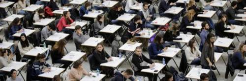 Coronavirus, maxi concorso a Napoli: test febbre ai candidati