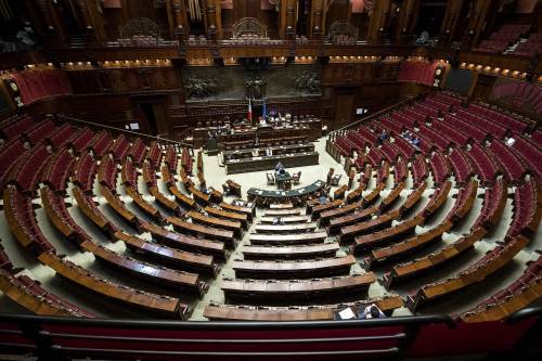 Sondaggio, centrodestra dà 6 punti al governo. Calenda sopra Renzi