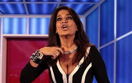 Aida Nizar in manette: miacce con un coltello