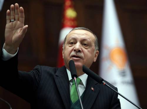 Erdogan travolto si rifugia in Allah