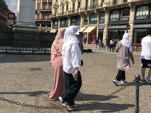 Milano si arrende e mette il velo