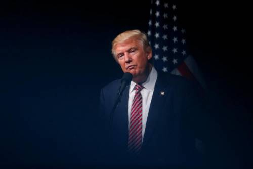 Trump boccia il comunicato in cui si definisce McCain "eroe"