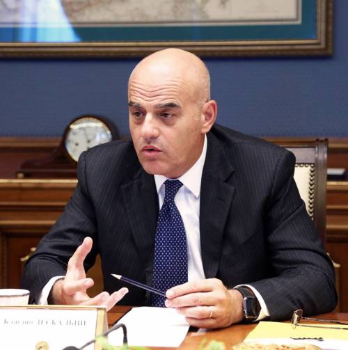 Eni taglia gli investimenti, cedola ok
