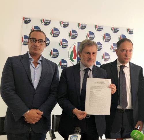 "Denunciamoci tutti". Alemanno lancia la class action pro-Salvini