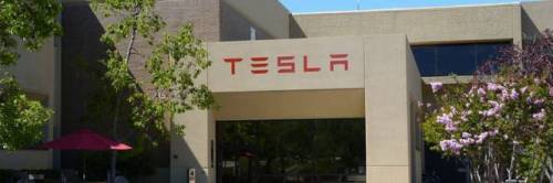 Tesla assolda gli hacker per rendere sicure le auto