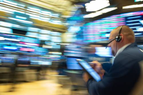 L'Europa prepara la "lettera" e lo spread torna a crescere