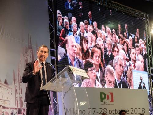 Sala "aizza" gli studenti. E l'opposizione insorge: "È un sindaco da social"