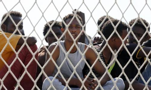 Polizia greca: "Sempre più clandestini provano a infiltrarsi nell'Ue"