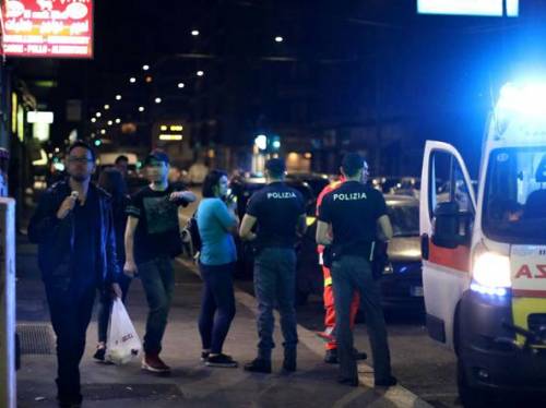 Immigrato stacca a morsi il dito all'agente. La polizia spara col taser