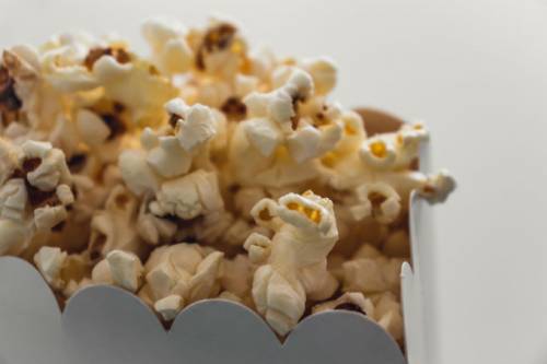 Gli resta un popcorn tra i denti, operato al cuore per una infezione