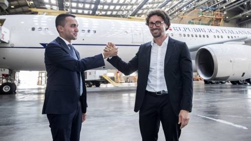 Storia di un maxi spreco. Il super jet di Renzi abbattuto da Toninelli