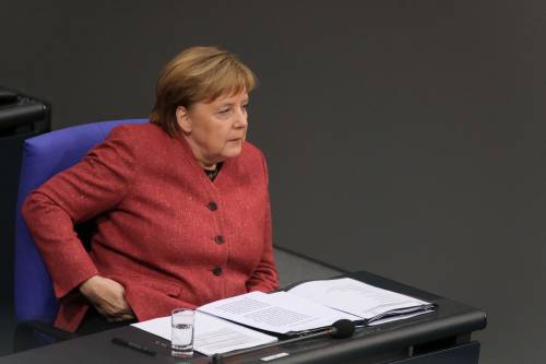 Salvini tiene in scacco la Merkel: non firma il patto sui migranti