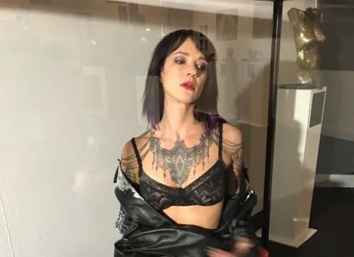 Se Asia Argento diventa persino un'opera d'arte