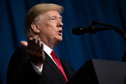 La furia di Trump contro Mattis: "Lasci due mesi prima"