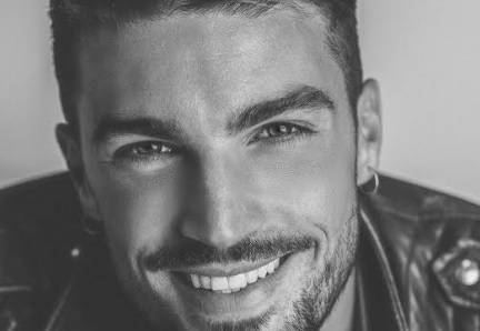 Mariano Di Vaio è l’uomo più bello d’Italia. É ottavo dopo Jason Momoa