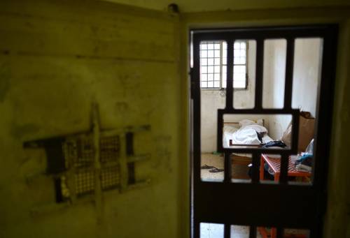 Agrigento, a processo rumeno: continue vessazioni a compagno di cella