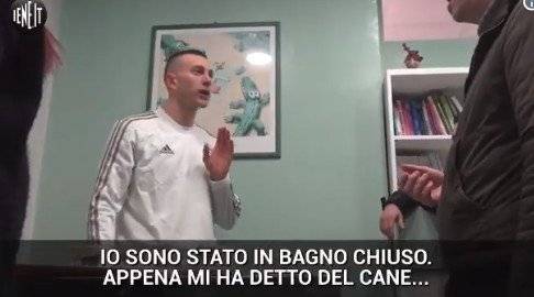 Bernardeschi, niente festa in Supercoppa: chiuso in bagno da Le Iene