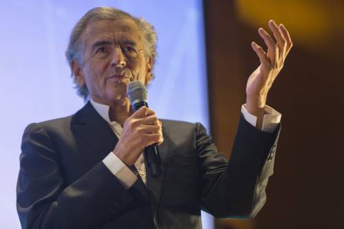 Migranti, virus e sovranismo. Il folle show di Hénri Levy in tv