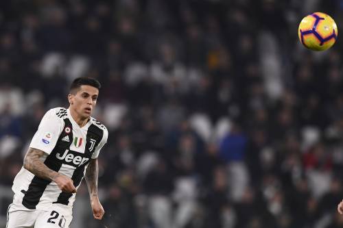 "Al Fantacalcio fai schifo". Ira Cancelo sul tifoso: "Ma vaff..., non me ne frega un c..."