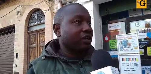 L'ira degli immigrati regolari: "Basta clandestini, arriva di tutto"