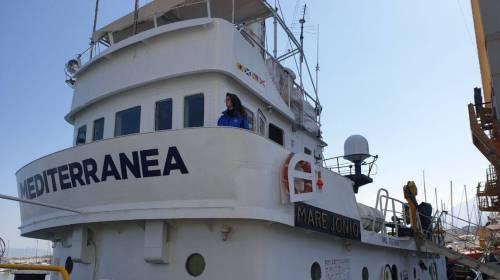"Ora rotta su Lampedusa". È scontro Mare Jonio-fiamme gialle
