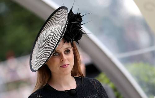 La regina Elisabetta trema: un altro addio alla famiglia reale?