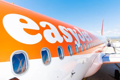 L'aereo è senza pilota: passeggero-eroe lo guida a destinazione