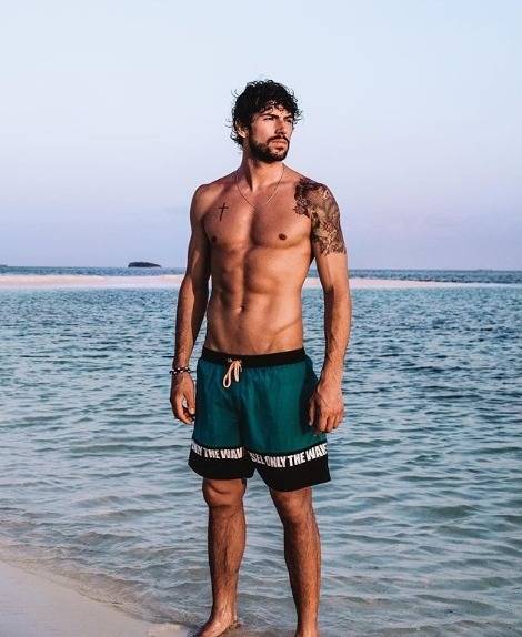 Gaffe per Ignazio Moser: spunta un vibratore nelle sue Instagram story