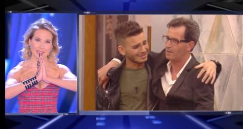 Gf, Cristian piange. Il padre: "Sei mio figlio, non mi interessa che sei gay"