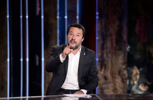 Affondo di Salvini: "Il reddito di cittadinanza non fa ripartire il Paese"