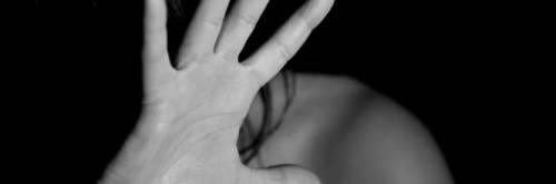 "Ti sciolgo nell'acido". Botte, minacce e revenge porn alla ex