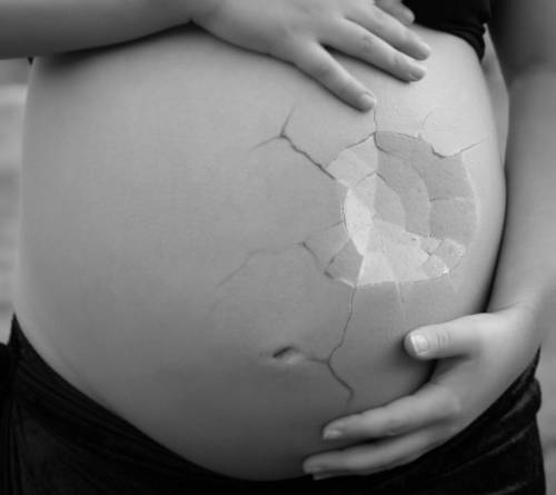 Covid-19, le femministe pro-aborto "schedano" medici e ospedali