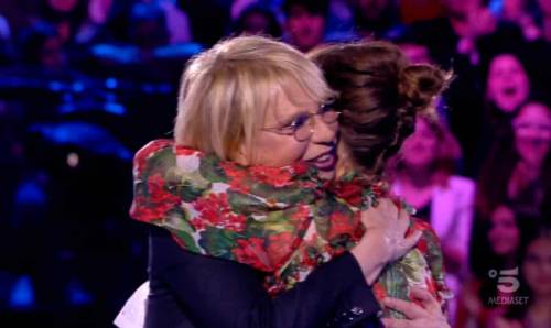 "Mi hai lasciato la libertà di crescere". La commovente lettera di Alessandra Amoroso a Maria De Filippi